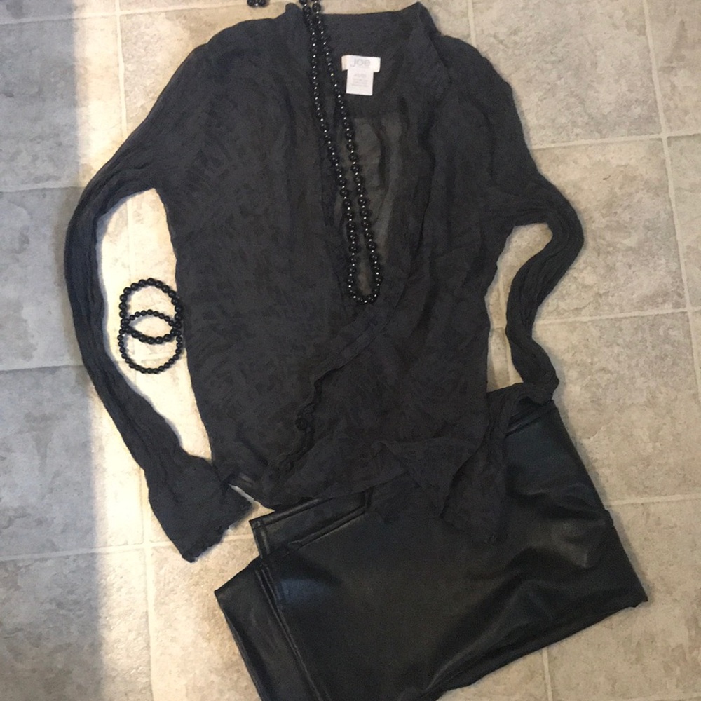 😎🥰 3 for 20! Sheer pattern blouse
